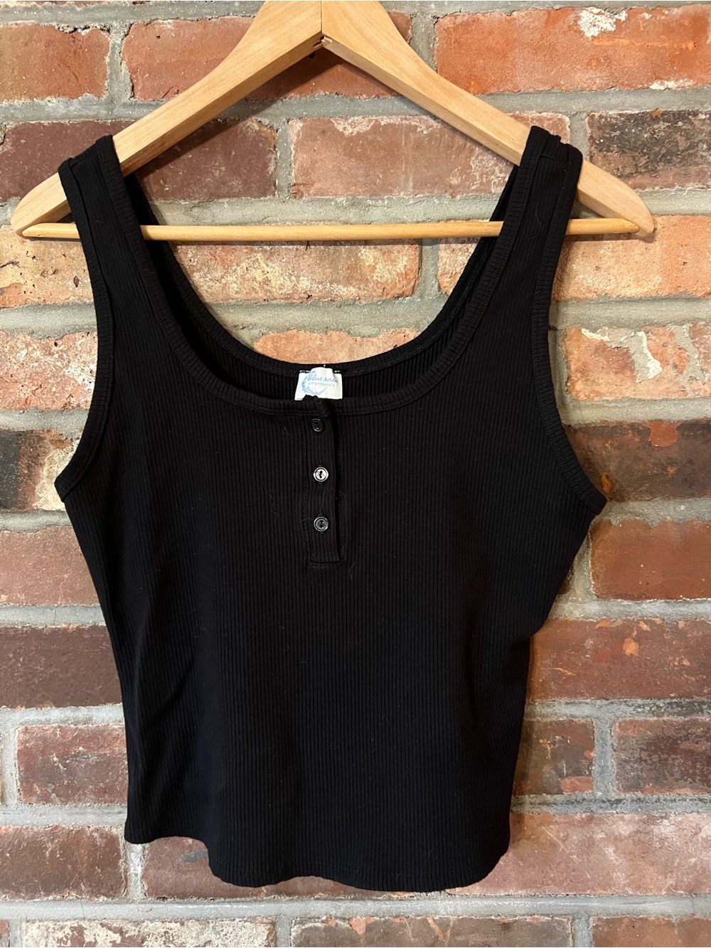Blue Rain by Francesca’s Black Ribbed Henley Crop Tank Top